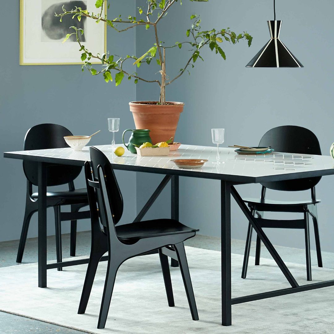 Warm Nordic, Noble Dining Chair, Schwarz lackierte Buche/Dark Green