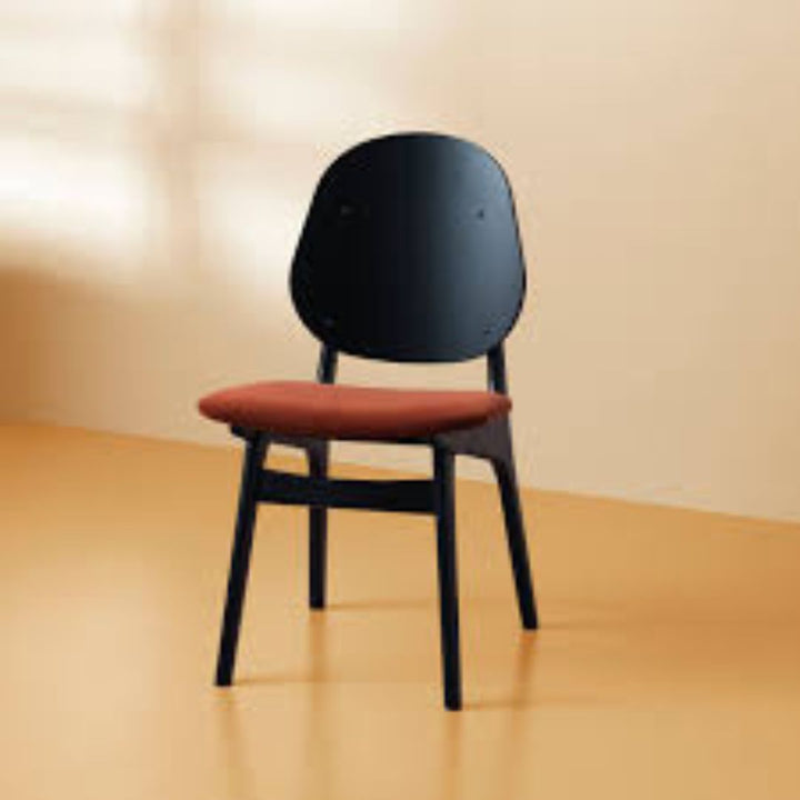 Warm Nordic, Noble Dining Chair, Schwarz lackierte Buche/Brick Red