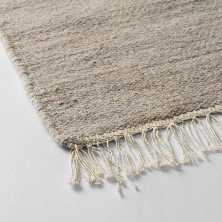 Kristina Dam Studio Contemporary Kelim Teppich S, Rohweiß/Grau