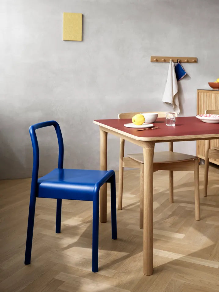 TAKT Arc Dining Table Esstisch L158-258, Tiefrot Laminat / Schwarze Eiche