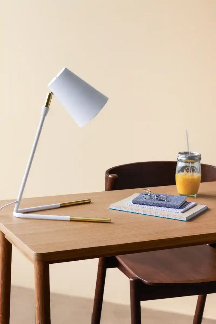 Hübsch Slant Tischlampe Weiß/Messing