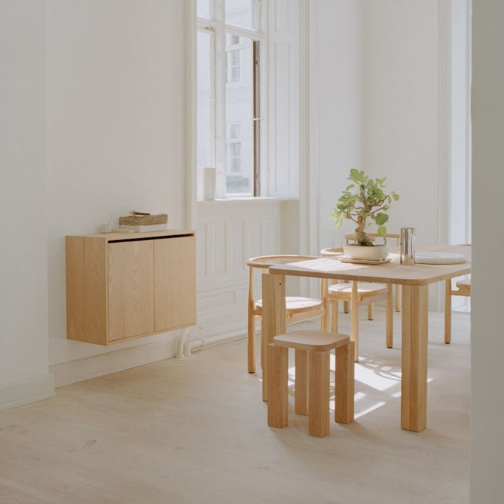 New Works Cabinet Hochschrank mit Türen, Eiche