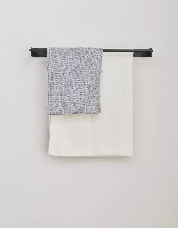 Form & Refine Arc Towel Bar Double Handtuchhalter, schwarz lackierter Edelstahl