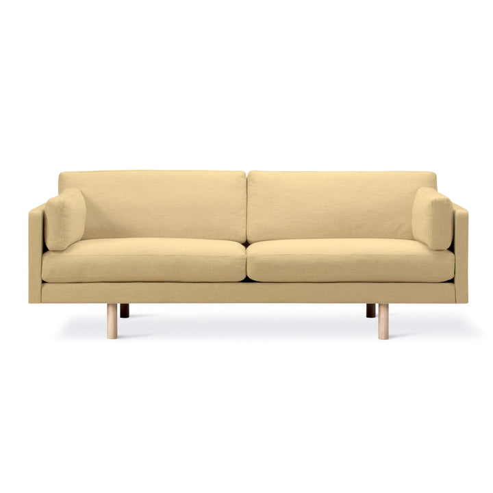 Fredericia EJ220 2-Sitzer-Sofa – Linara 380 Safari / Eiche Seife
