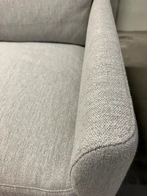 Fredericia Calmo Modell 5652 2-Sitzer-Sofa, 95 cm Kissen – Ecriture 0130 / Mattchrom