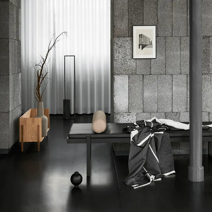 Kristina Dam Studio Minimal Daybed, Schwarze Eiche / Schwarzes Leder