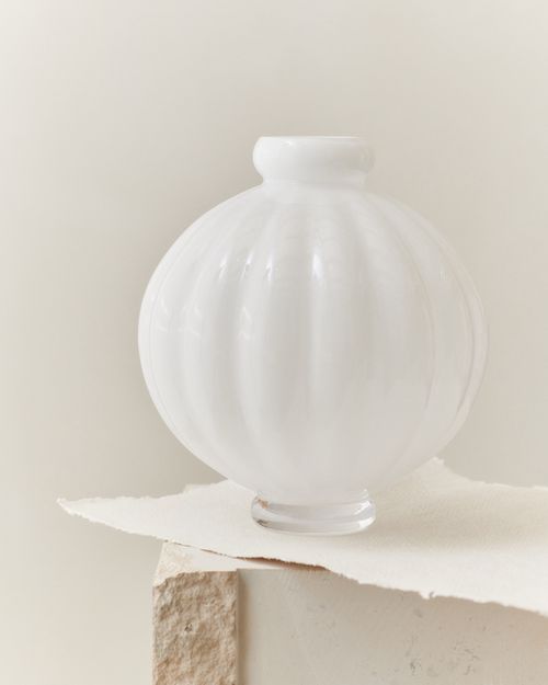 LOUISE ROE Balloon Vase 01, Opal White, H25 cm