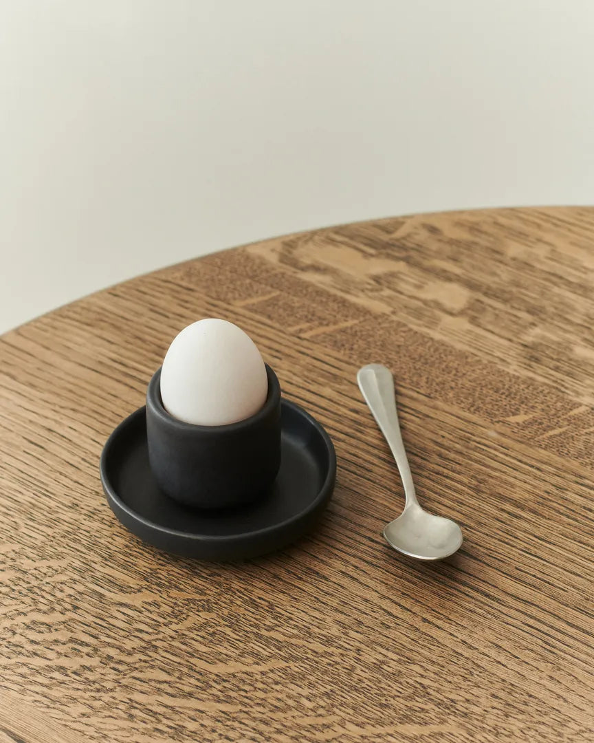 LOUISE ROE Ceramic PISU 09 Teller/Untertasse Ø9, Ink Black – 2er-Pack