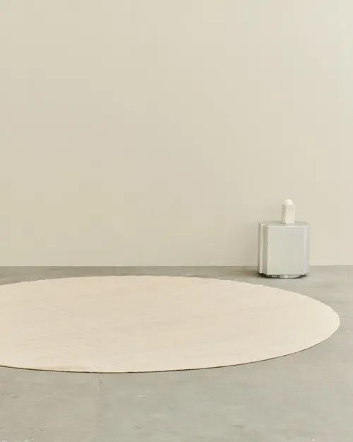 LOUISE ROE Found Rug 06 Teppich Ø320cm – Sandbeige