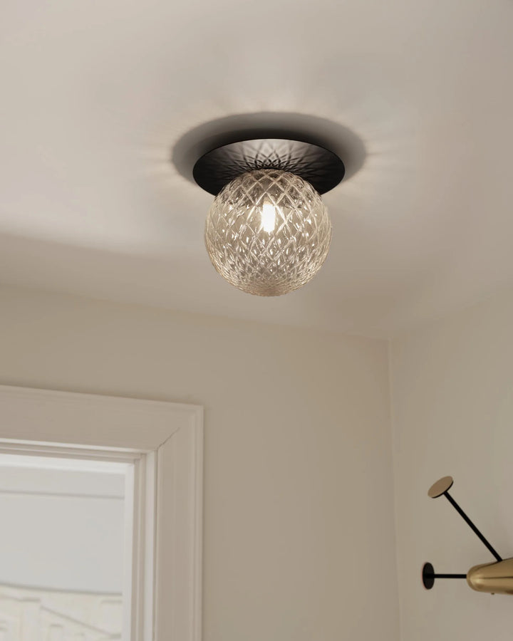 Nuura Liila 1 Large Wand-/Deckenleuchte, Schwarz/Optic Clear