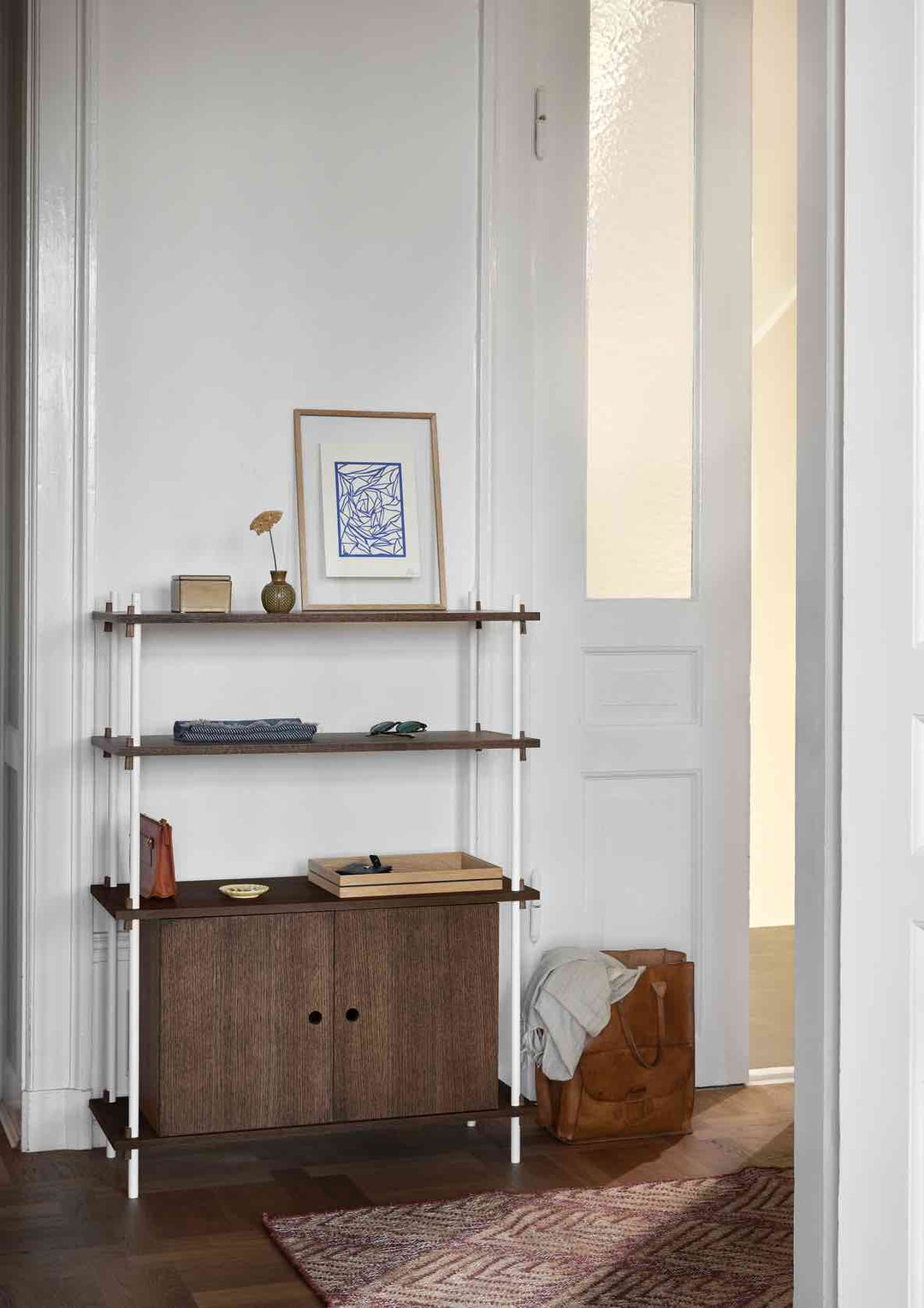 MOEBE Shelving System Reol m. Skab H115 x B85 cm - Røget eg / Sort