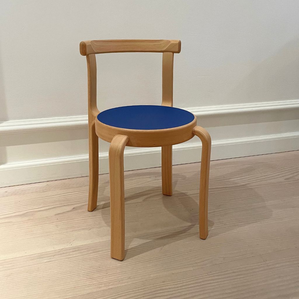 Magnus Olesen 8000 Kinderstuhl, Buche/Blaues Linoleum