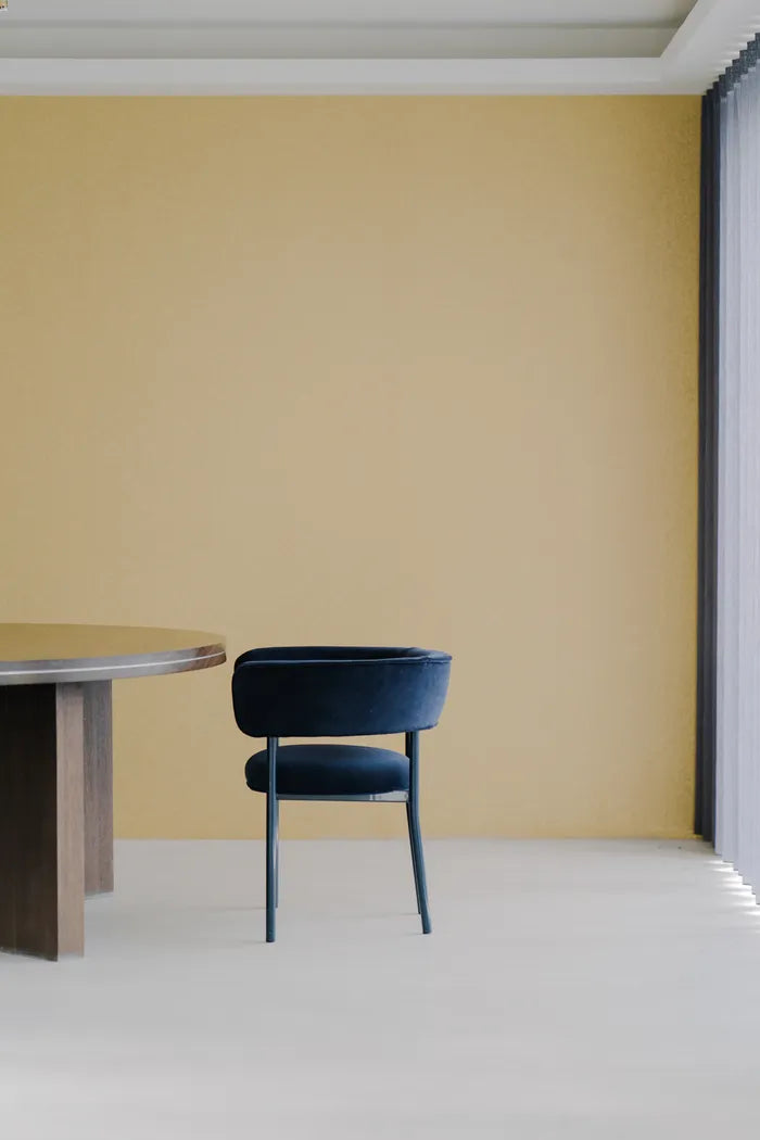 Møbel Copenhagen FONT Esszimmerstuhl m. Armlehnen - Dunkelblaues Velours/Dunkelblaues Gestell