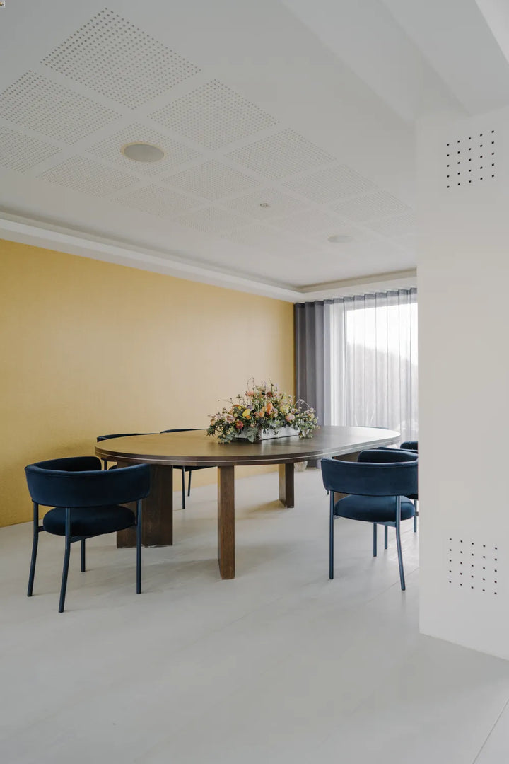 Møbel Copenhagen FONT Esszimmerstuhl m. Armlehnen - Schwarz/Schwarz Gestell