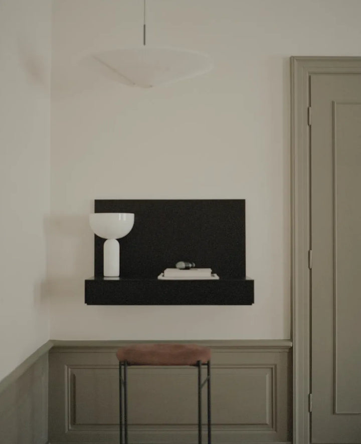 New Works Tana Wandschreibtisch, Eiche schwarz