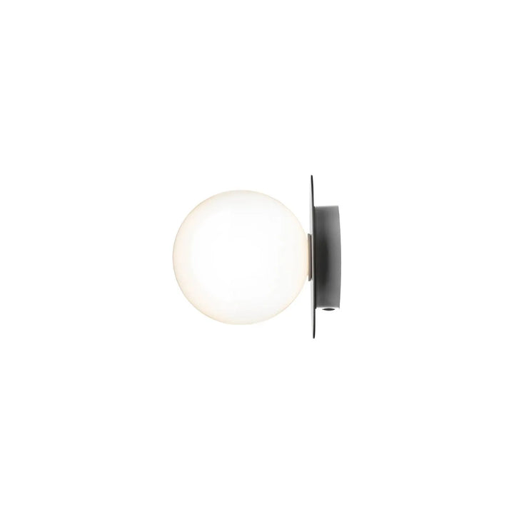 Nuura Liila 1 Medium Wand-/Deckenleuchte, Hell silber / Opal