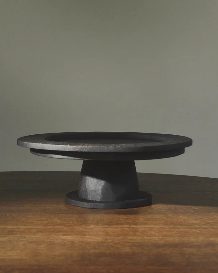 Fora Projects Pedestal Plate, Mørk Røget Eg