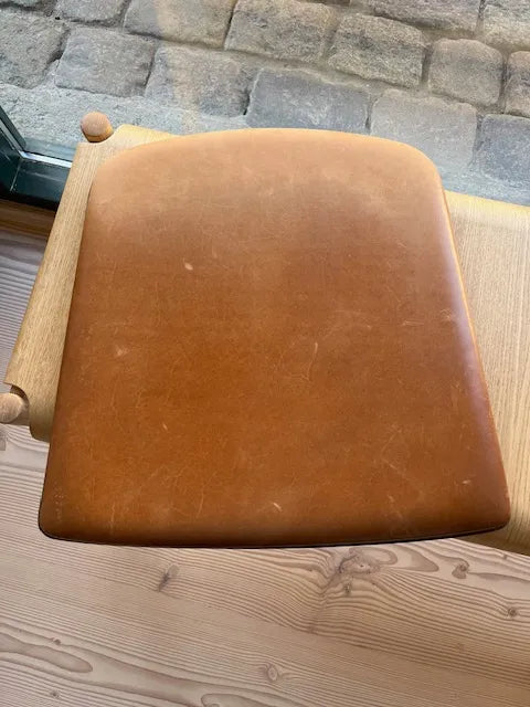 TAKT Cross Chair Tube Stol, Røget eg / Cognac læder