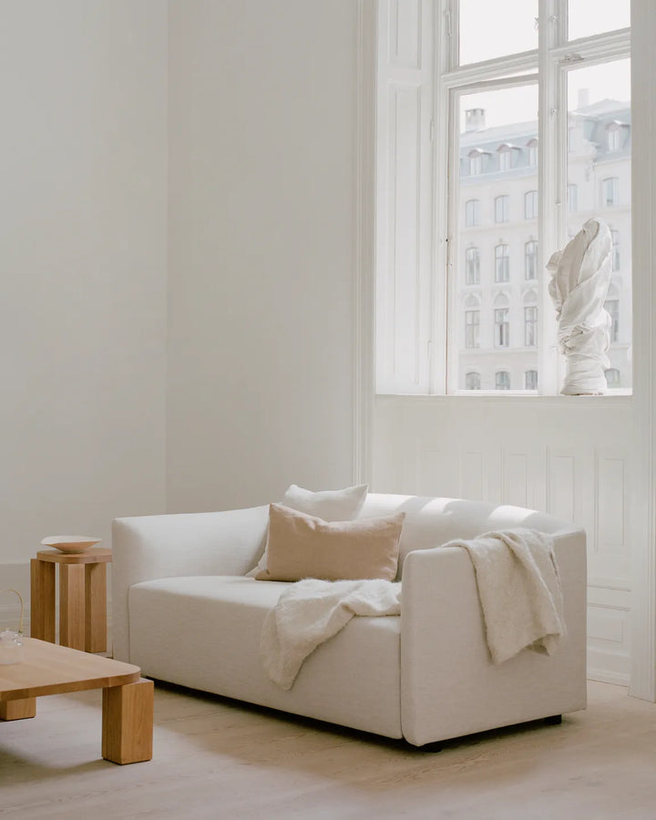 New Works Shore 2-Sitzer-Sofa mit verlängerter Basis, Ruskin Grey Seal