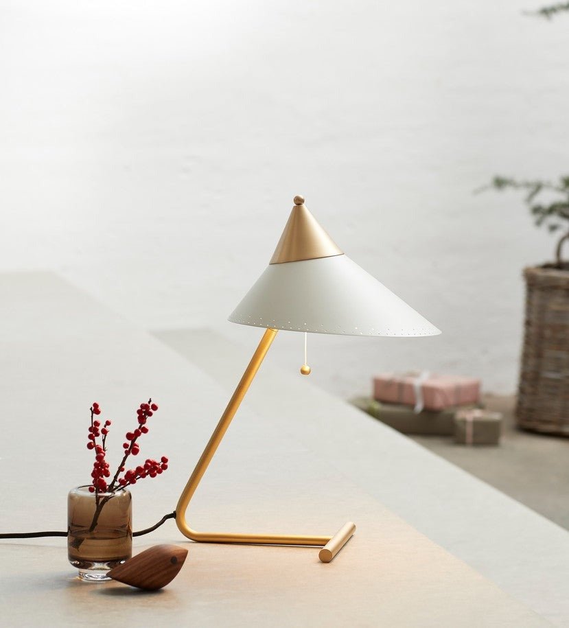 Warm Nordic - Brass top lamp, Warm white