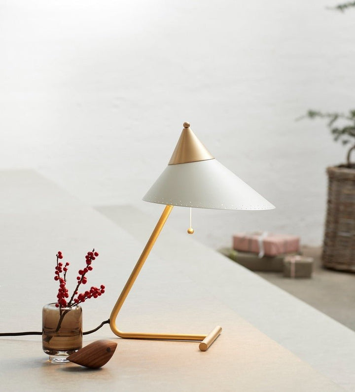 Warm Nordic - Brass top lamp, Warm white