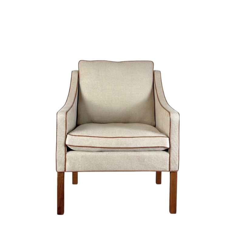 Fredericia Furniture BM Sessel – Heller Stoff / Walnussbeine
