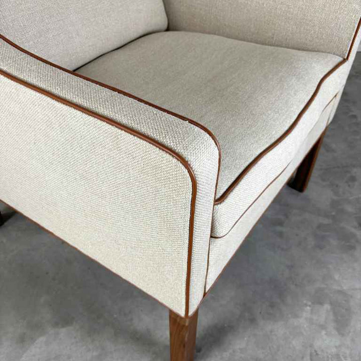 Fredericia Furniture BM Sessel – Heller Stoff / Walnussbeine