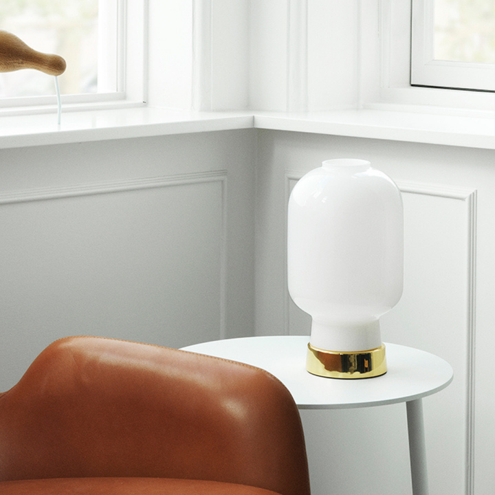 Normann Copenhagen Amp Bordlampe Brass, Hvid/Brass
