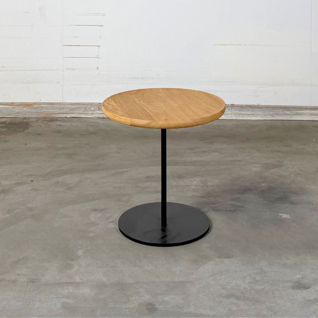 Fredericia Furniture Pal Sidebord Ø44 - Eg Klar Olie / Sortlakeret stål