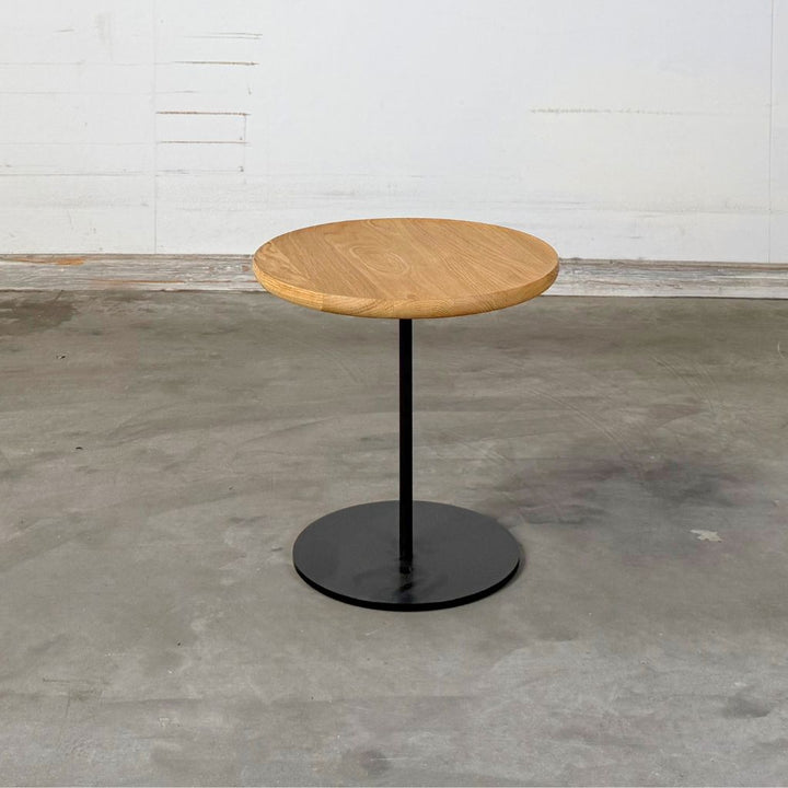 Fredericia Furniture Pal Sidebord Ø44 - Eg Klar Olie / Sortlakeret stål