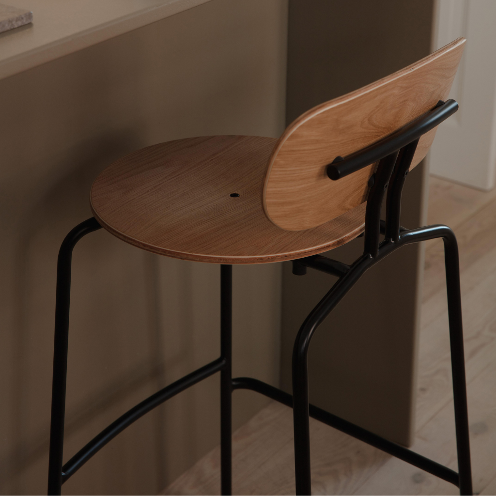 UMAGE Curious Barstol H65, Eg/Sort