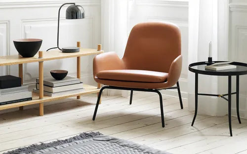 Normann Copenhagen Era Lænestol Lav, Cognac læder / Drejestel