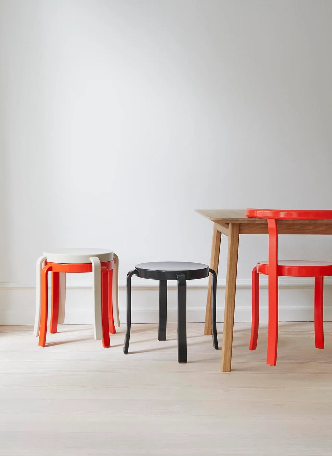 Magnus Olesen 8000 Series Chair, Red High Gloss
