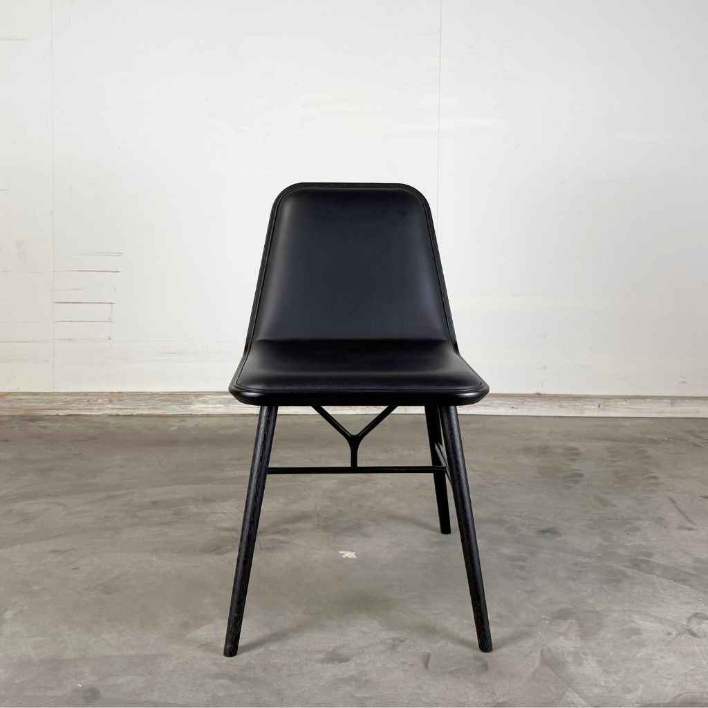 Fredericia Furniture Spine Stol 1721 - Sort Ask / Sort Læder Omni Black 301