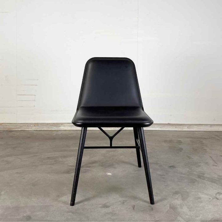 Fredericia Furniture Spine Stol 1721 - Sort Ask / Sort Læder Omni Black 301