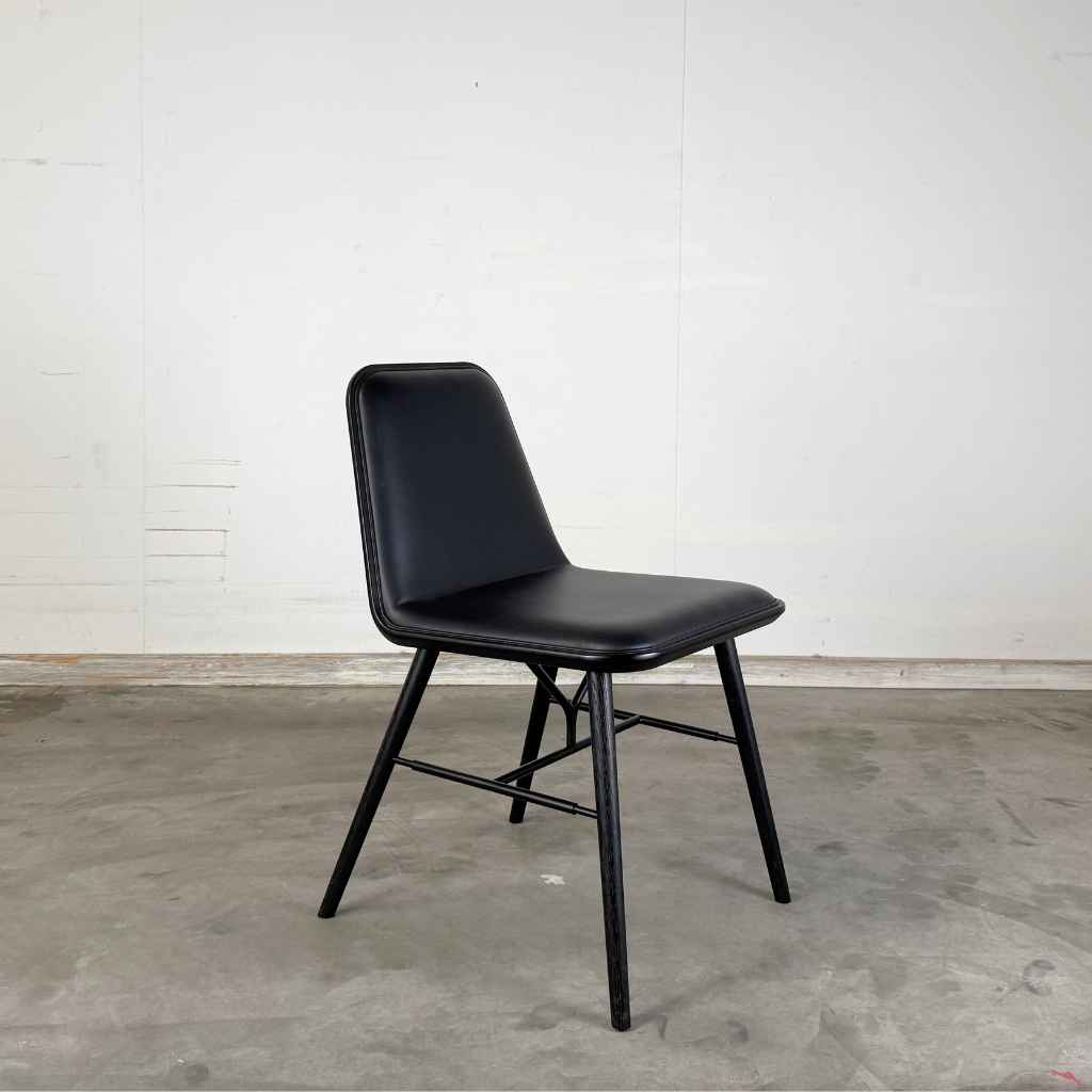 Fredericia Furniture Spine Stol 1721 - Sort Ask / Sort Læder Omni Black 301