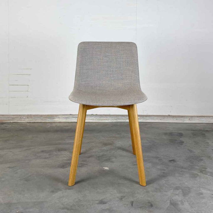 Fredericia Furniture Pato Wood Stuhl – Remix 143 / Beine aus weiß pigmentierter Eiche lackiert