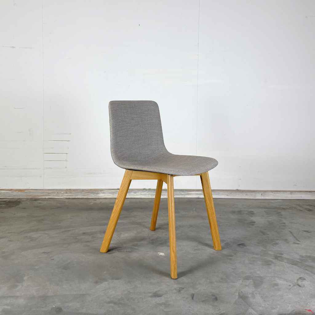 Fredericia Furniture Pato Wood Stuhl – Remix 143 / Beine aus weiß pigmentierter Eiche lackiert