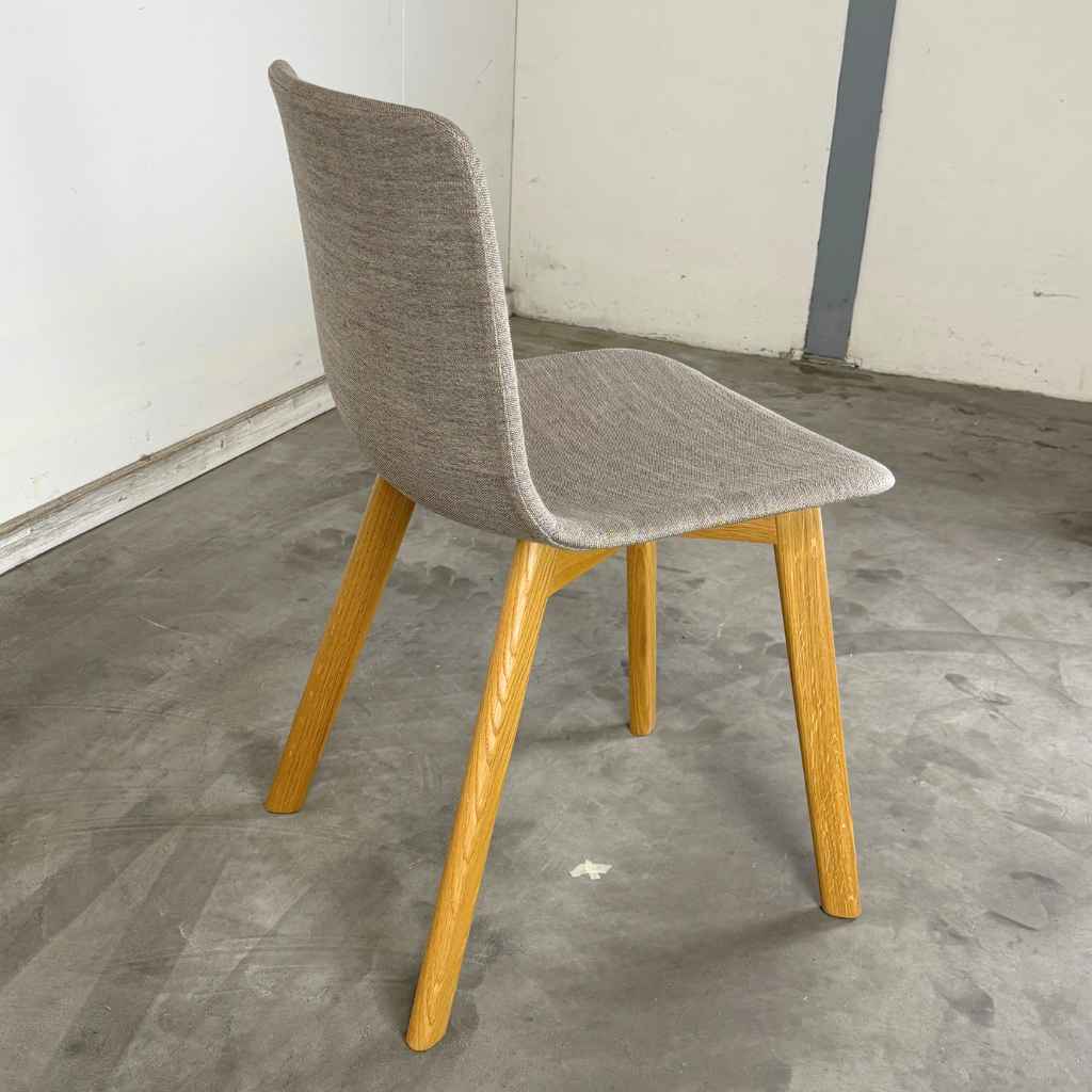 Fredericia Furniture Pato Wood Stuhl – Remix 143 / Beine aus weiß pigmentierter Eiche lackiert