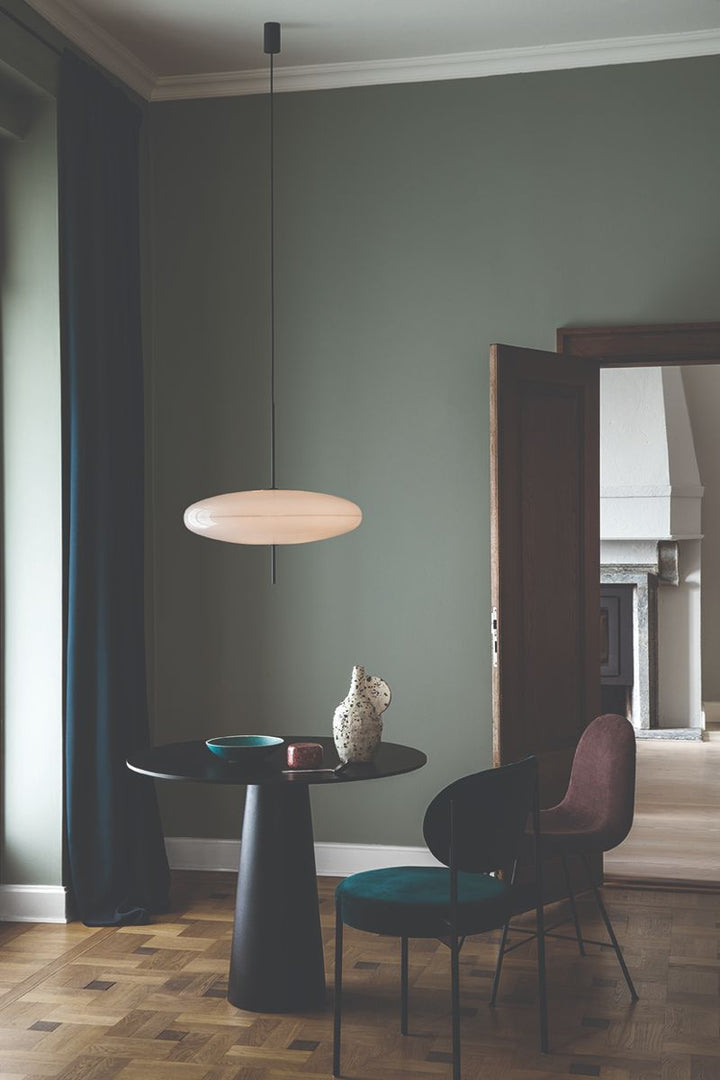 Astep Model 2065 Pendel Hvid Skærm, Sort ledning