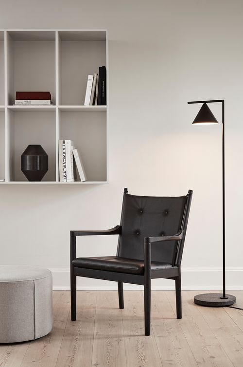 Fredericia Loungestol 1788 af Hans J. Wegner - Schwarzes Leder / Buche Schwarzer Lack