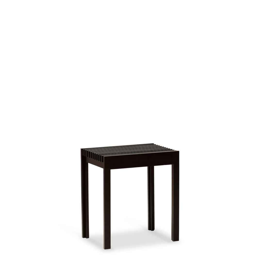 Form & Refine Lightweight Hocker, Schwarze Eiche