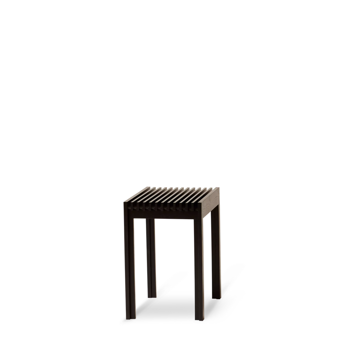 Form & Refine Lightweight Hocker, Schwarze Eiche