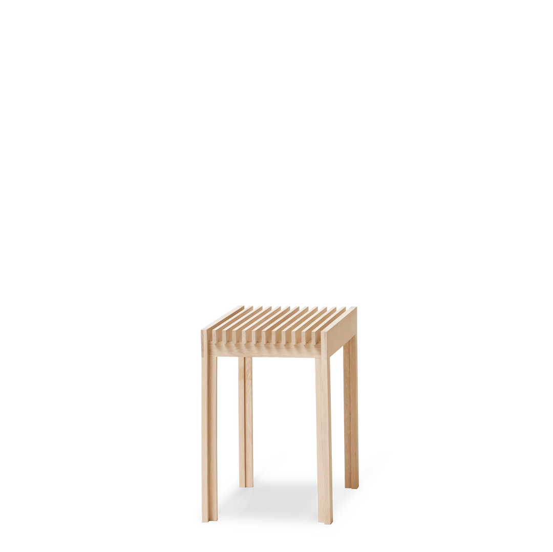 Form & Refine Lightweight Hocker, Weiße Eiche
