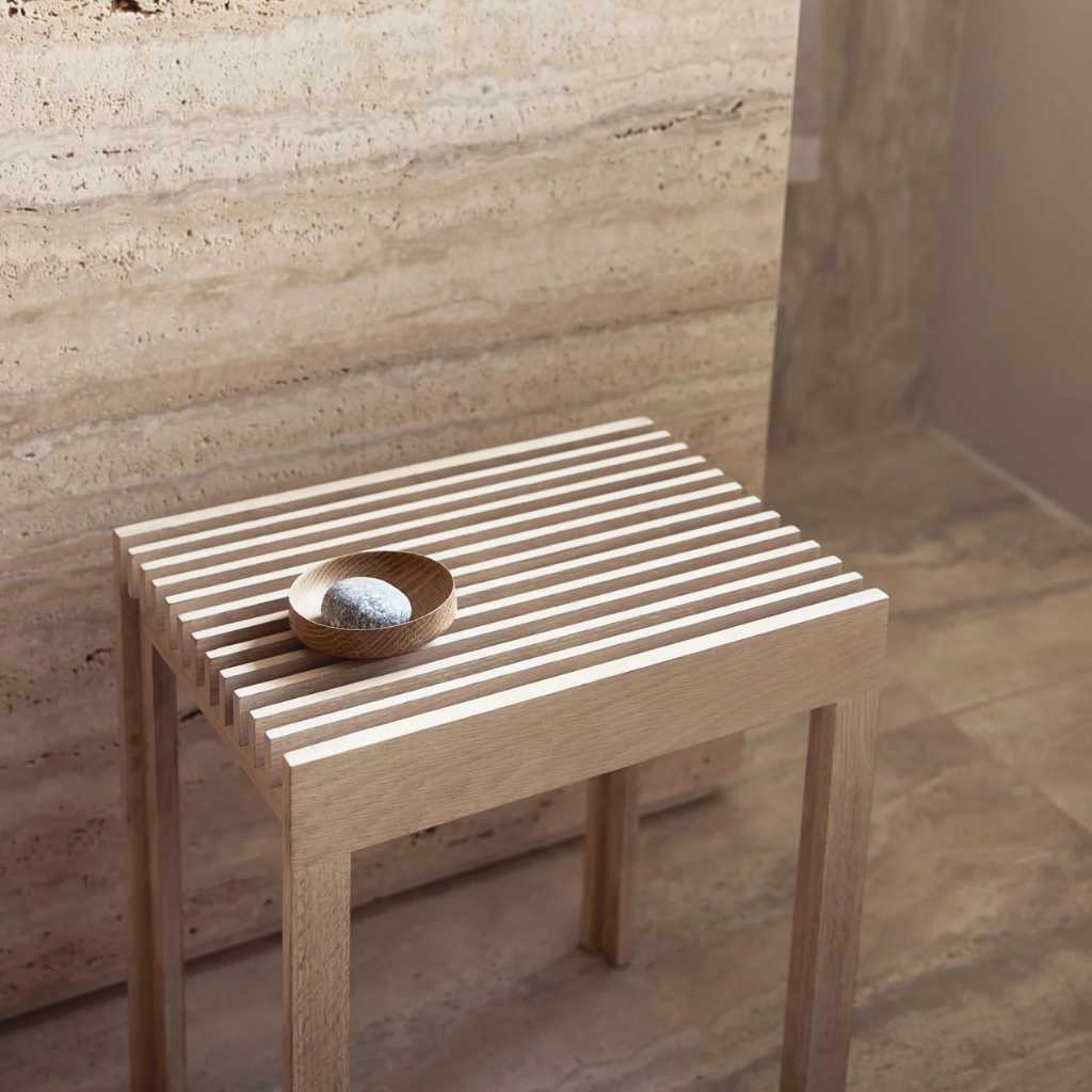 Form & Refine Lightweight Hocker, Weiße Eiche