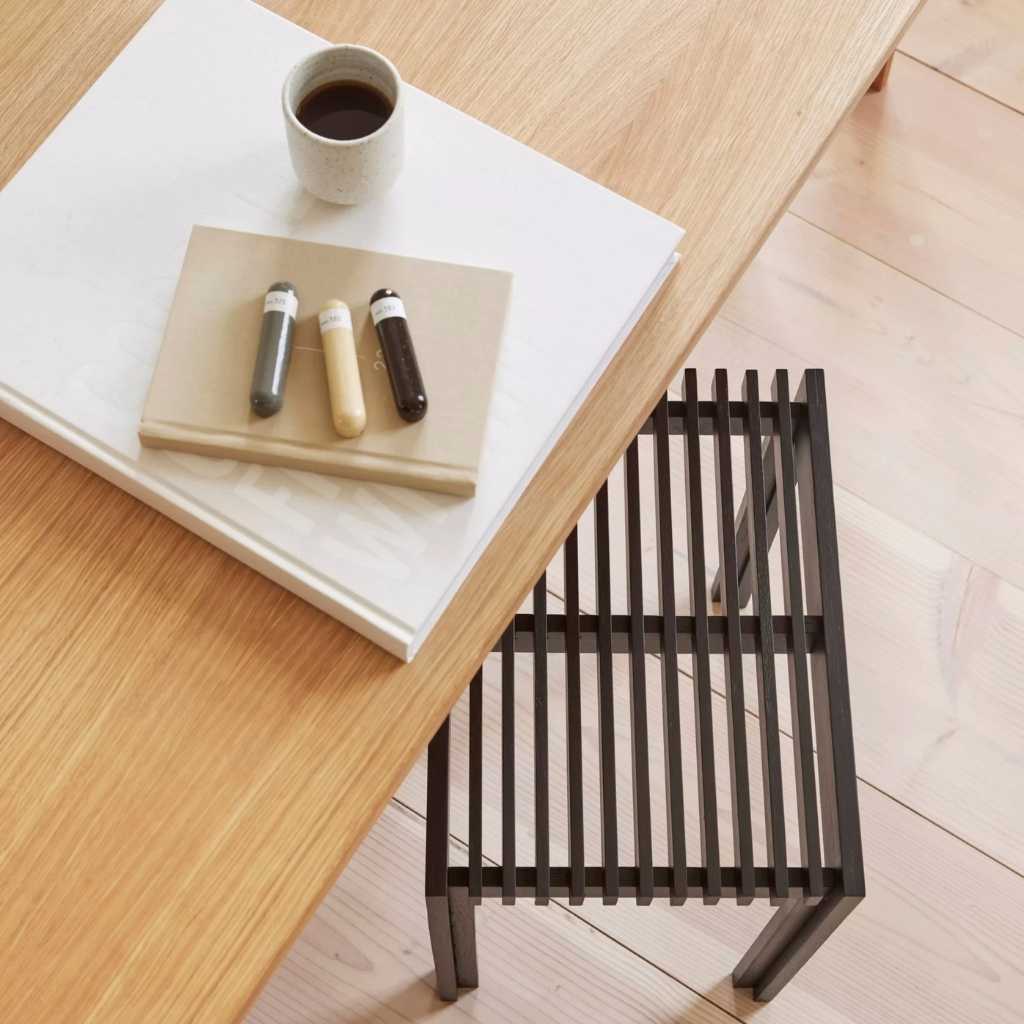 Form & Refine Lightweight Hocker, Schwarze Eiche