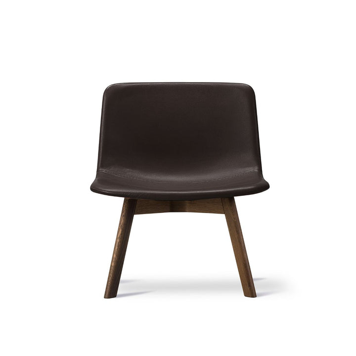 Fredericia Pato Lounge Wood – Dunkelbraunes Primo-Leder / Geräucherte Eiche