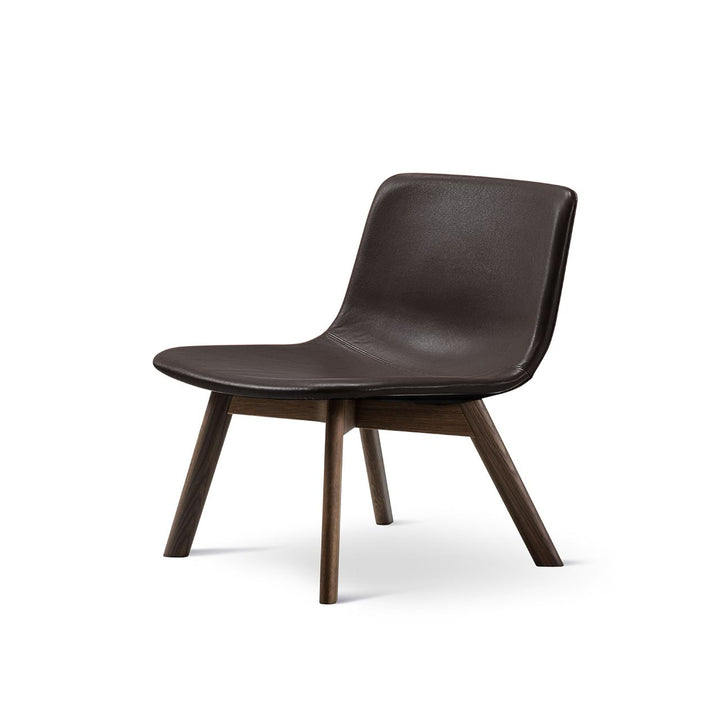 Fredericia Pato Lounge Wood – Dunkelbraunes Primo-Leder / Geräucherte Eiche