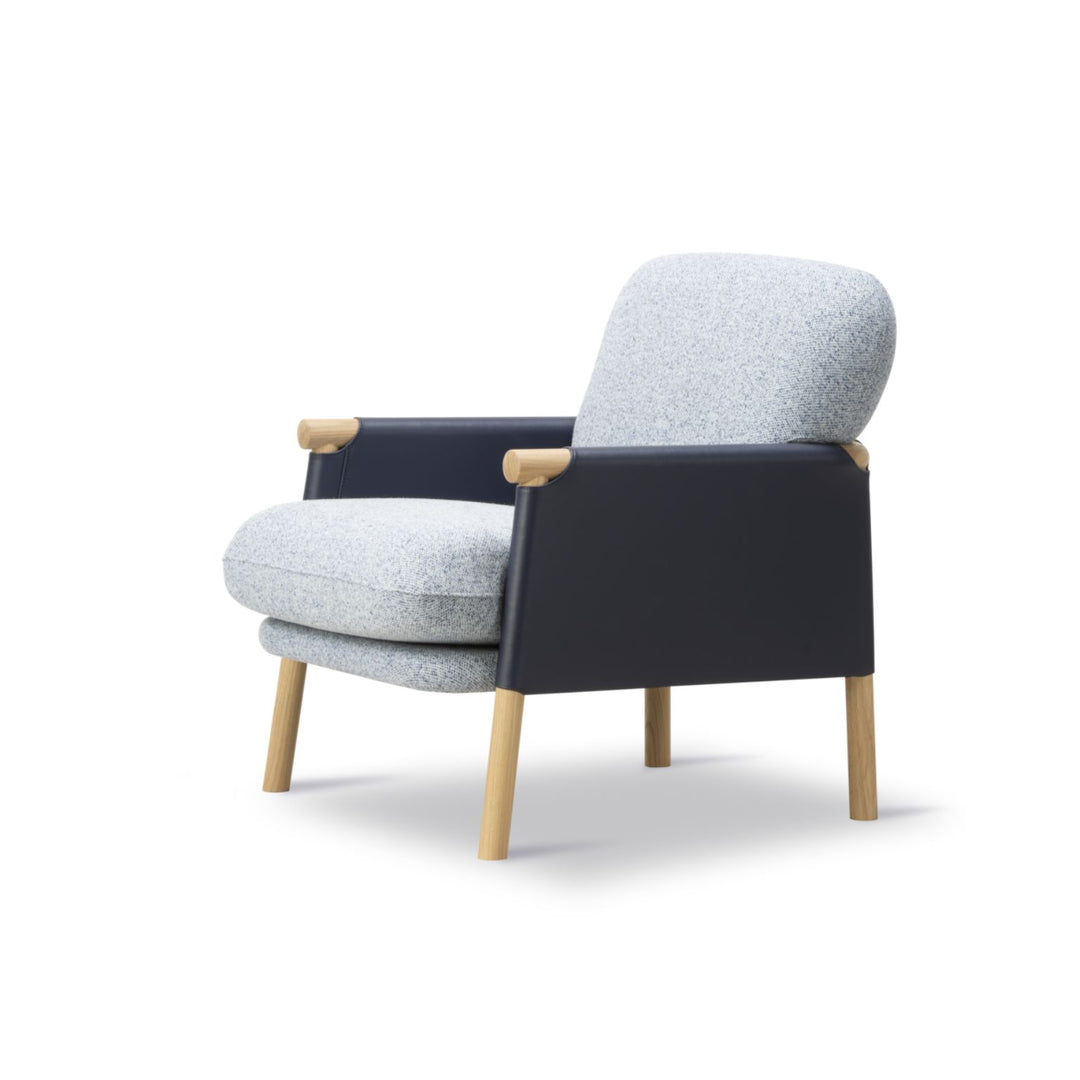 Fredericia Savannah Chair Petit Armchair - Leather spectrum 30137 Adria on back/Vanir 733 on cushions/light oiled oak