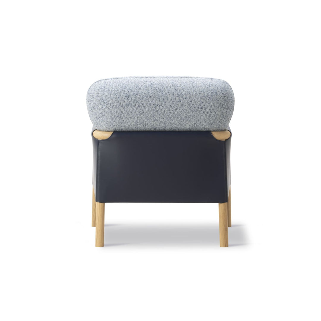 Fredericia Savannah Chair Petit Armchair - Leather spectrum 30137 Adria on back/Vanir 733 on cushions/light oiled oak